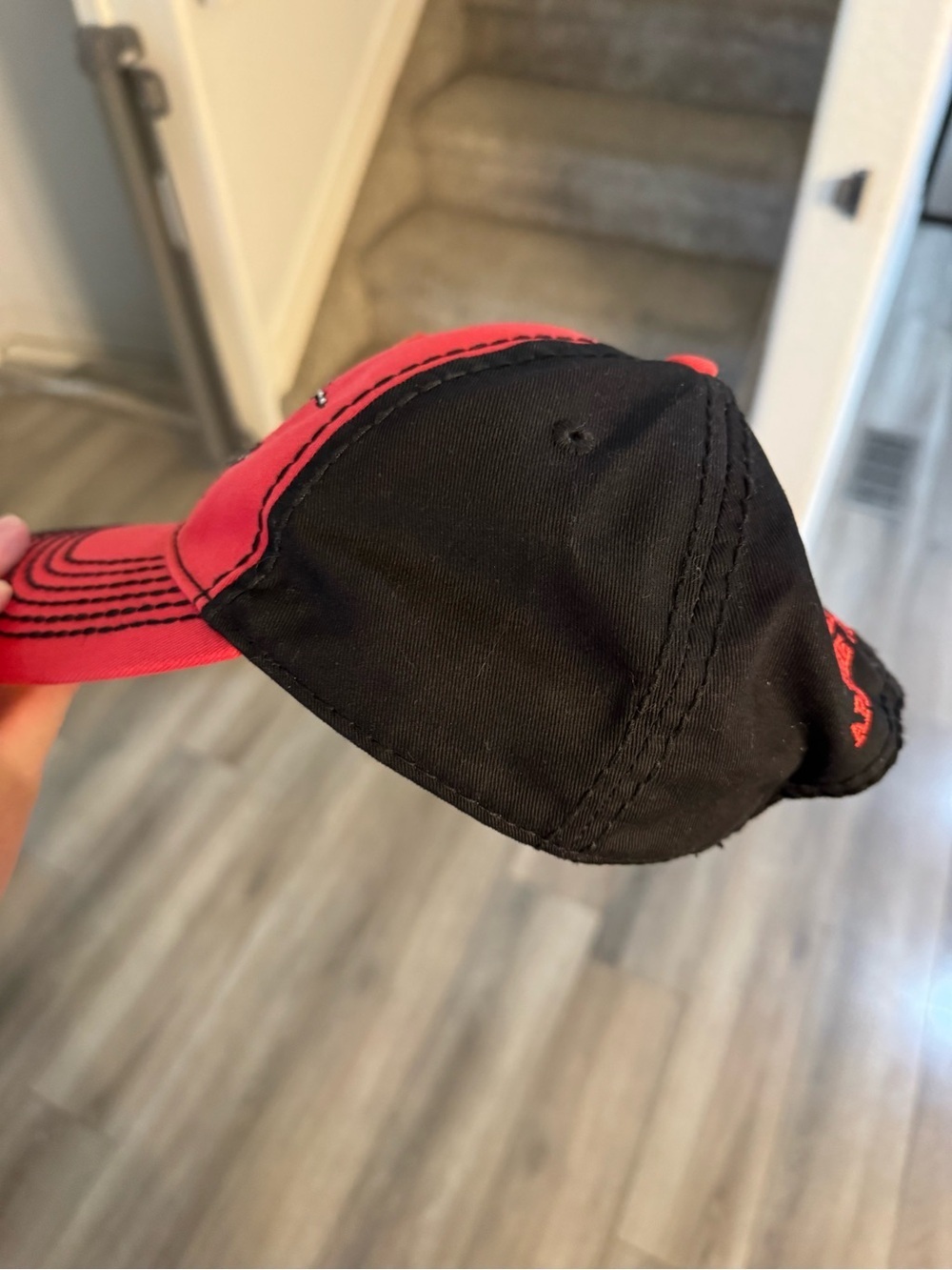 Harley-Davidson Red and Black Studded Script Cap - Picture 4 of 6